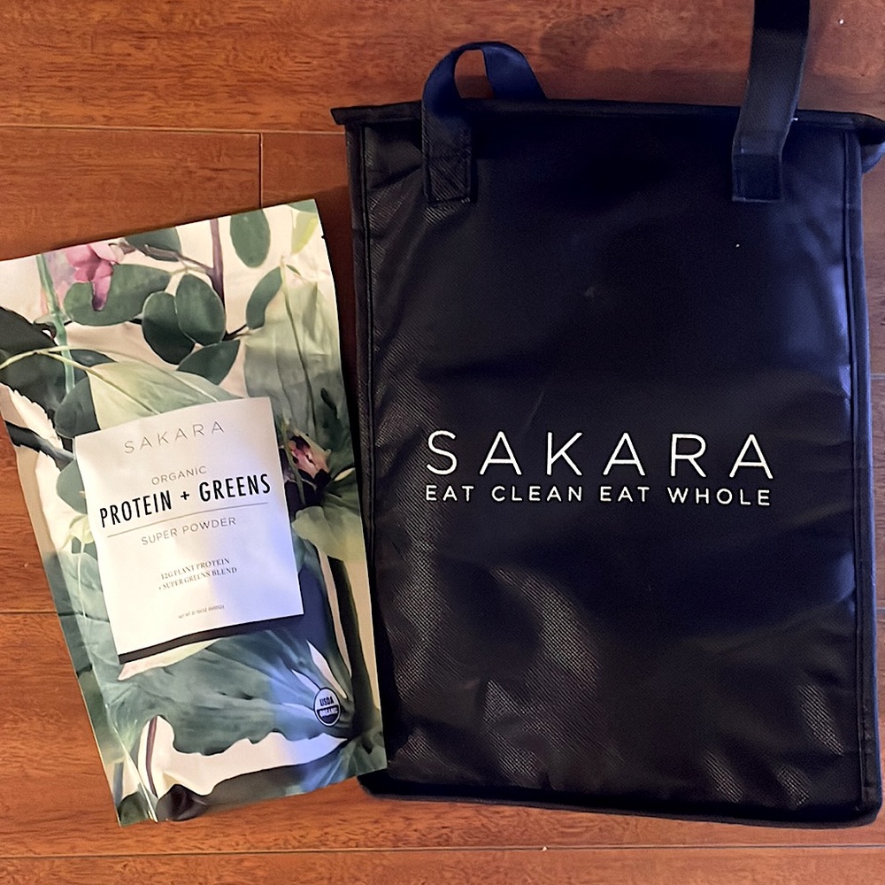 Sakara w/ 2 Limited edt. Totes